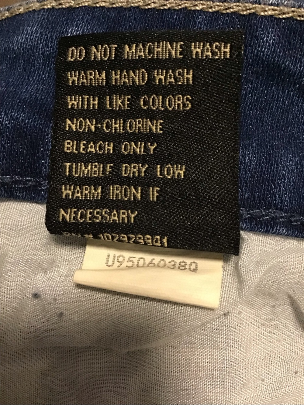 NWT! Suzanne Betro Dark Indigo Hi-Rise Capris with Button-Fly - Picture 7 of 8